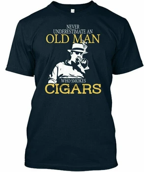 Yaşlı Adam Kim Sigara Puro T S-Asla Underestimate Bir Puro Premium Tee T-Shirt